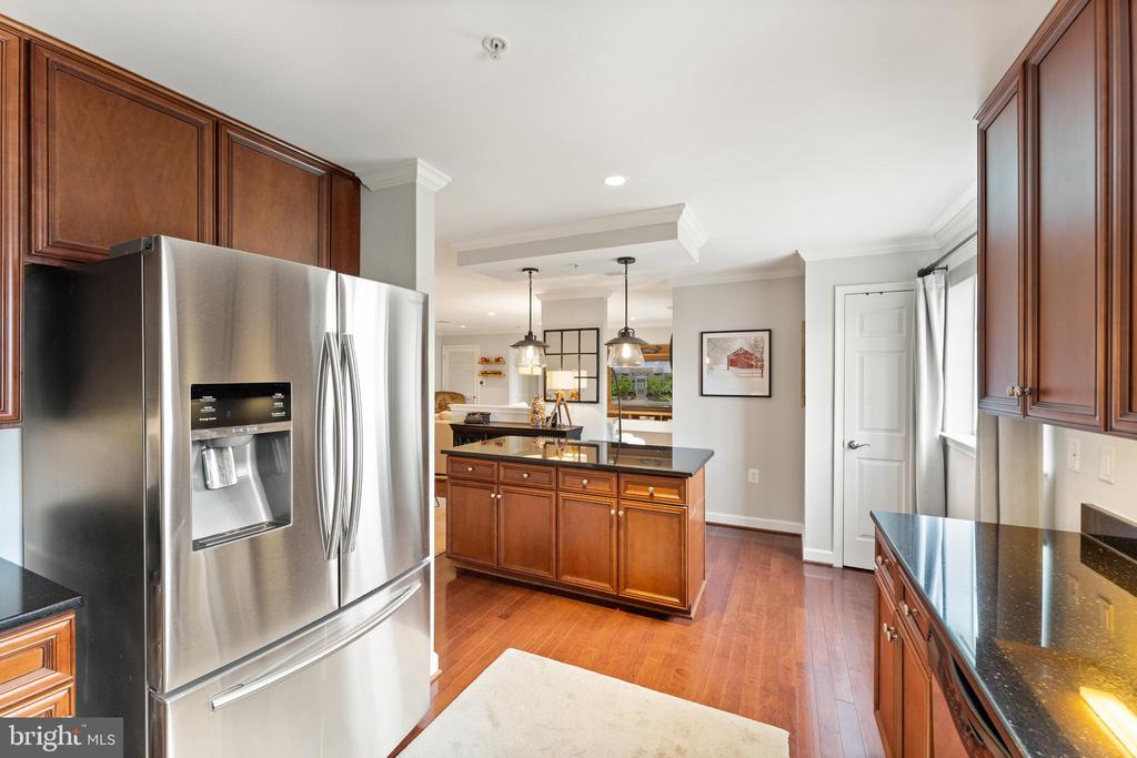 4089 S FOUR MILE RUN DRIVE Unit: 404
