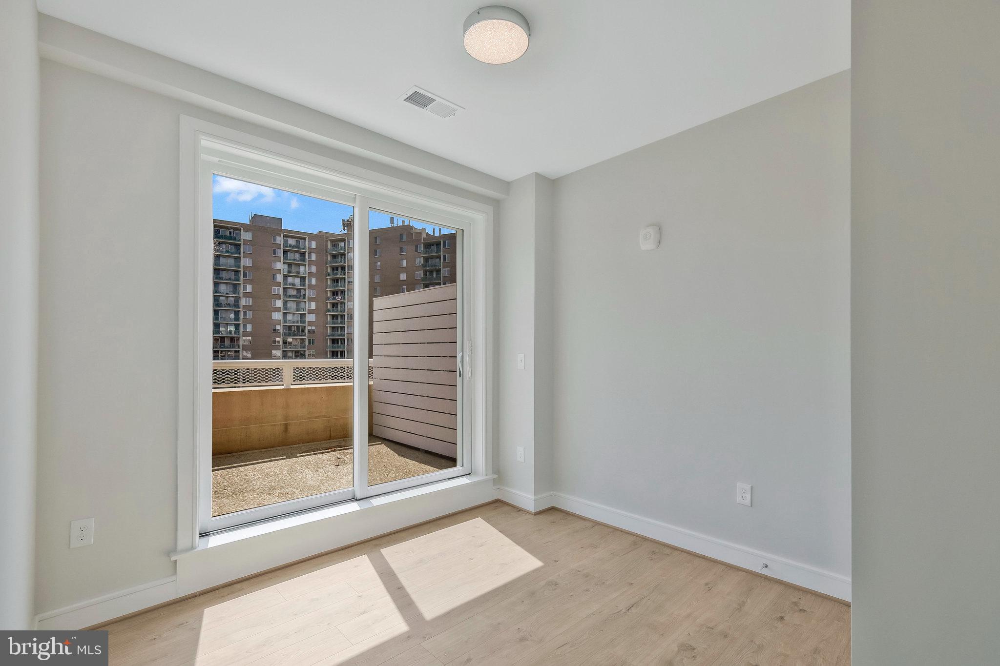 635 SLATERS LANE 305