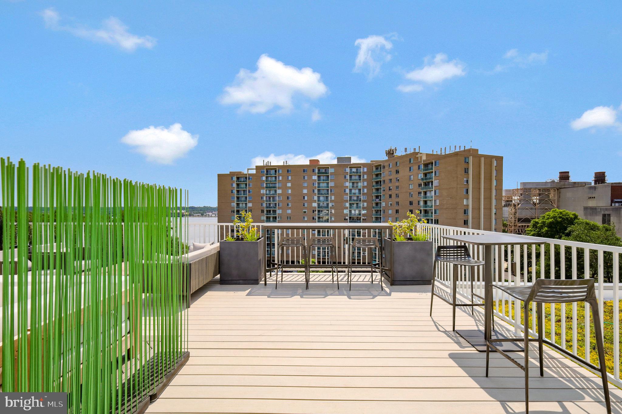 635 SLATERS LANE 305