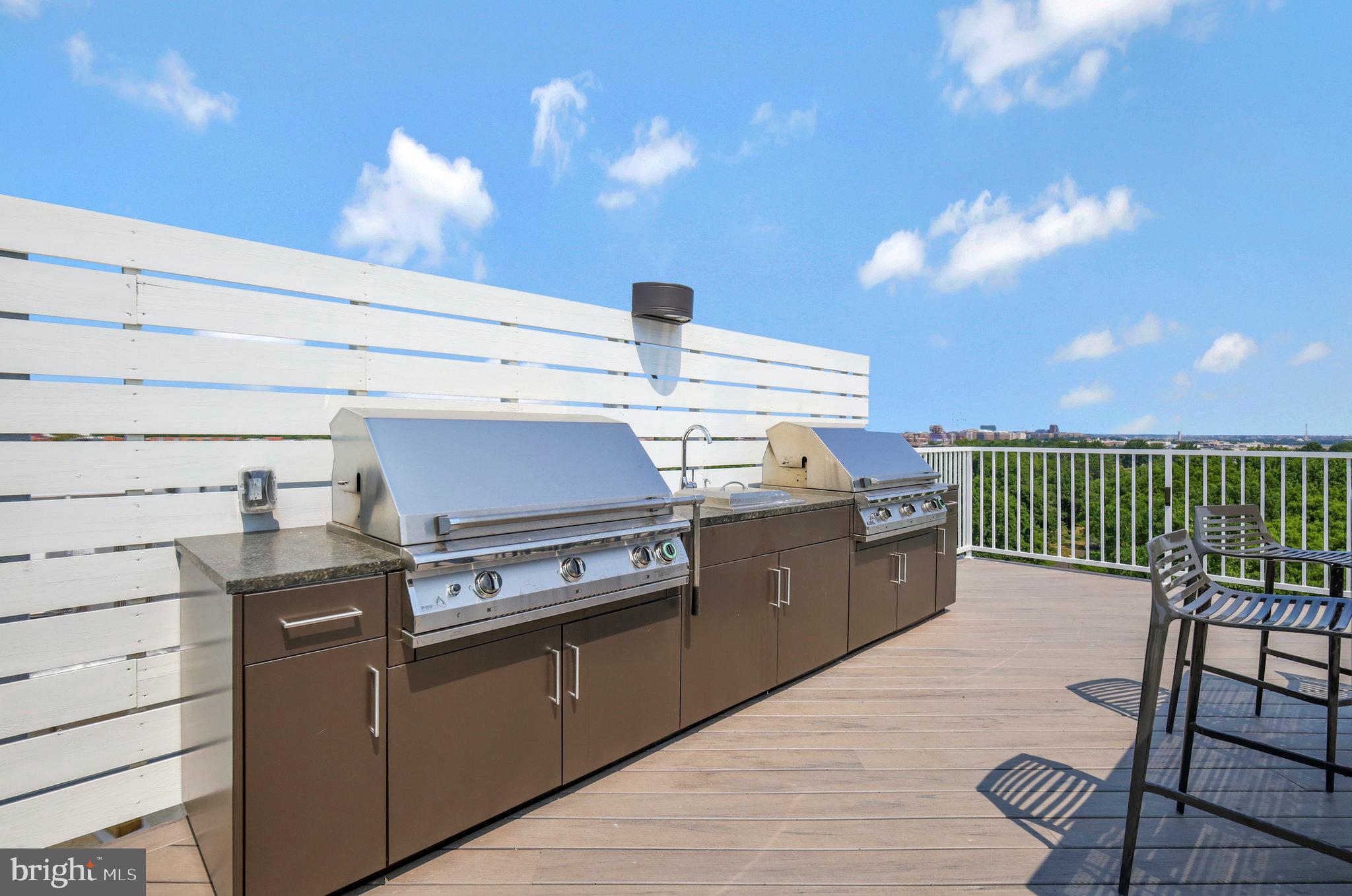 635 SLATERS LANE 305