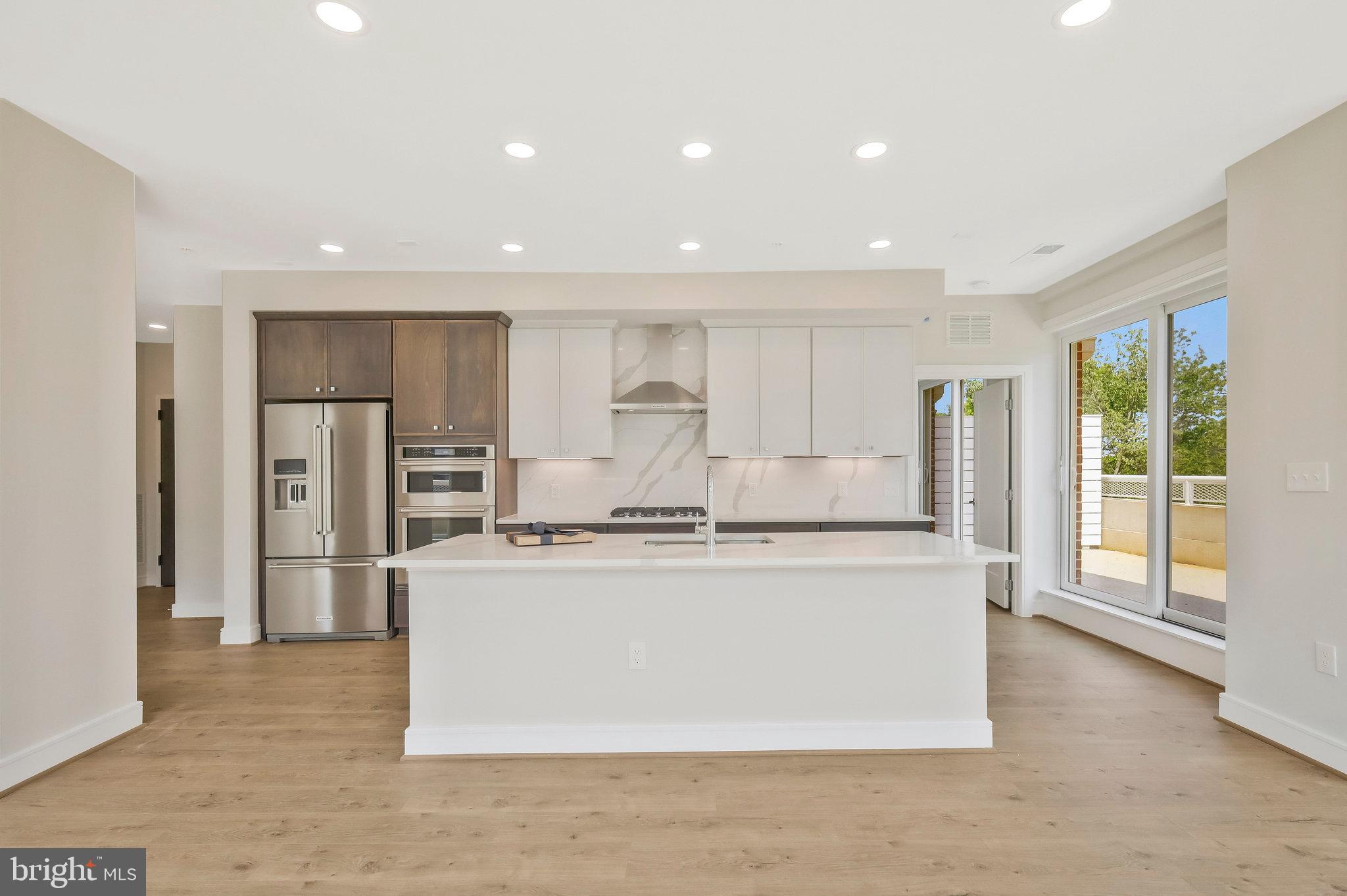 635 SLATERS LANE 305