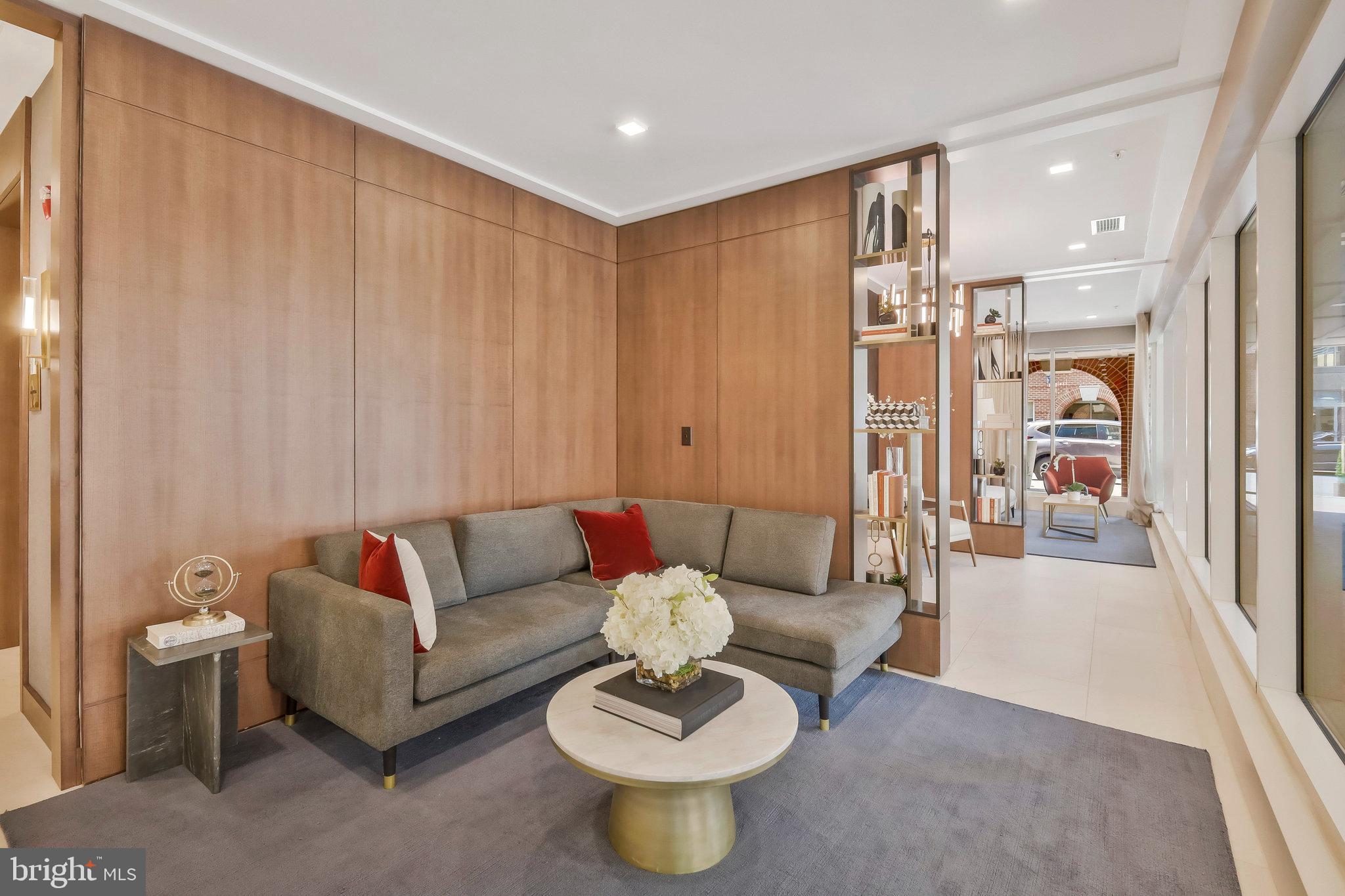 635 SLATERS LANE 305