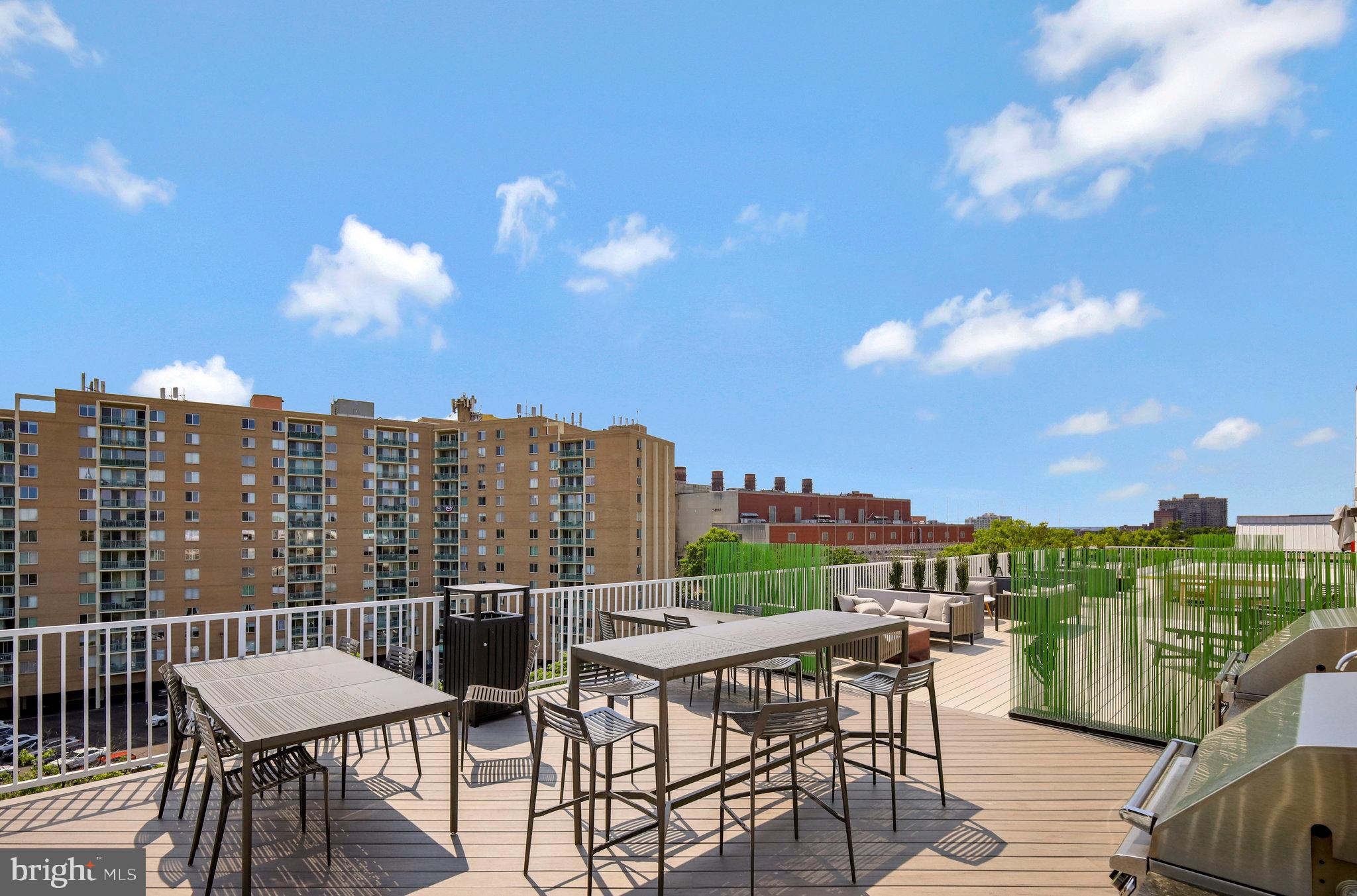 635 SLATERS LANE 305