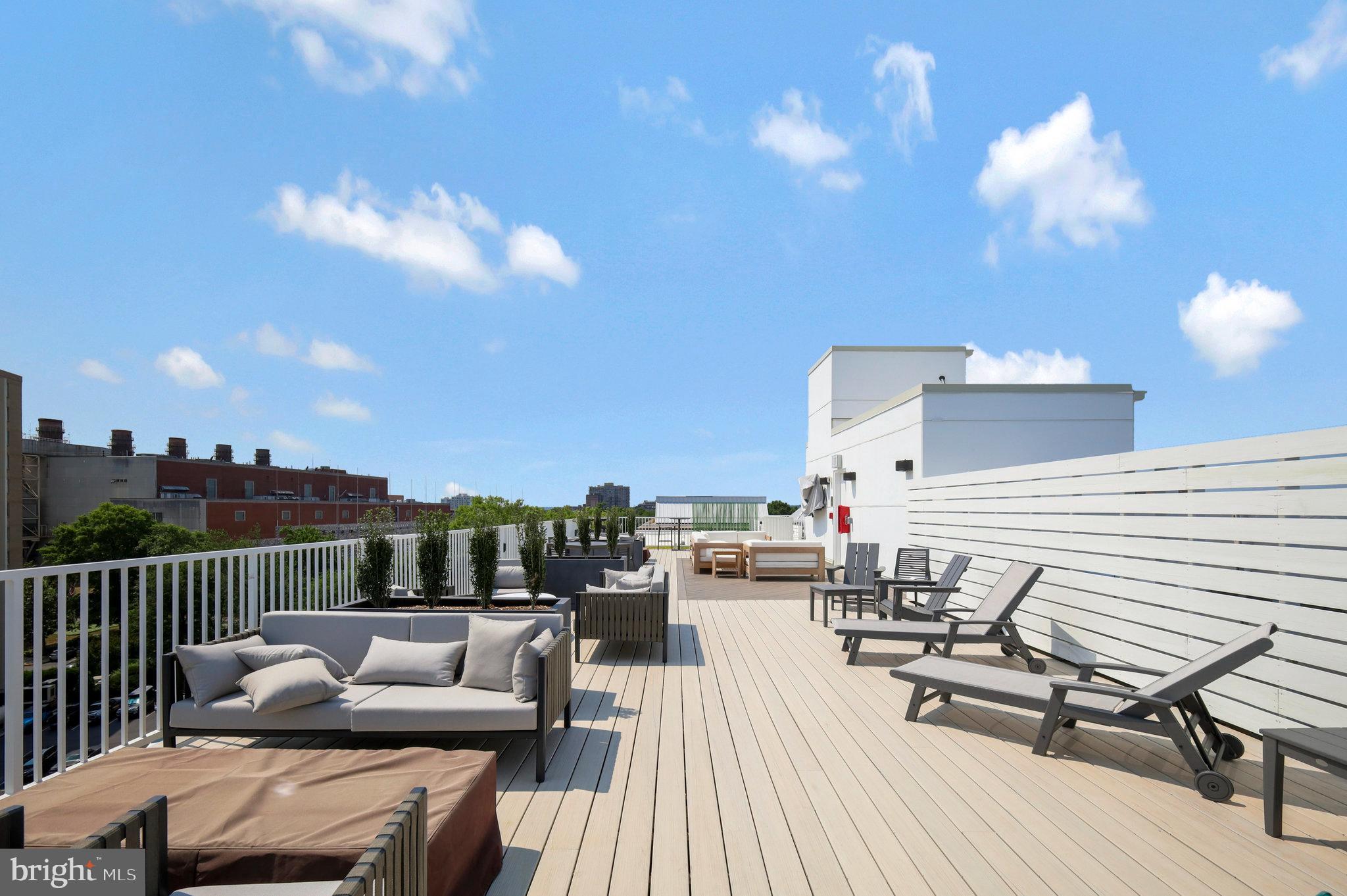 635 SLATERS LANE 305