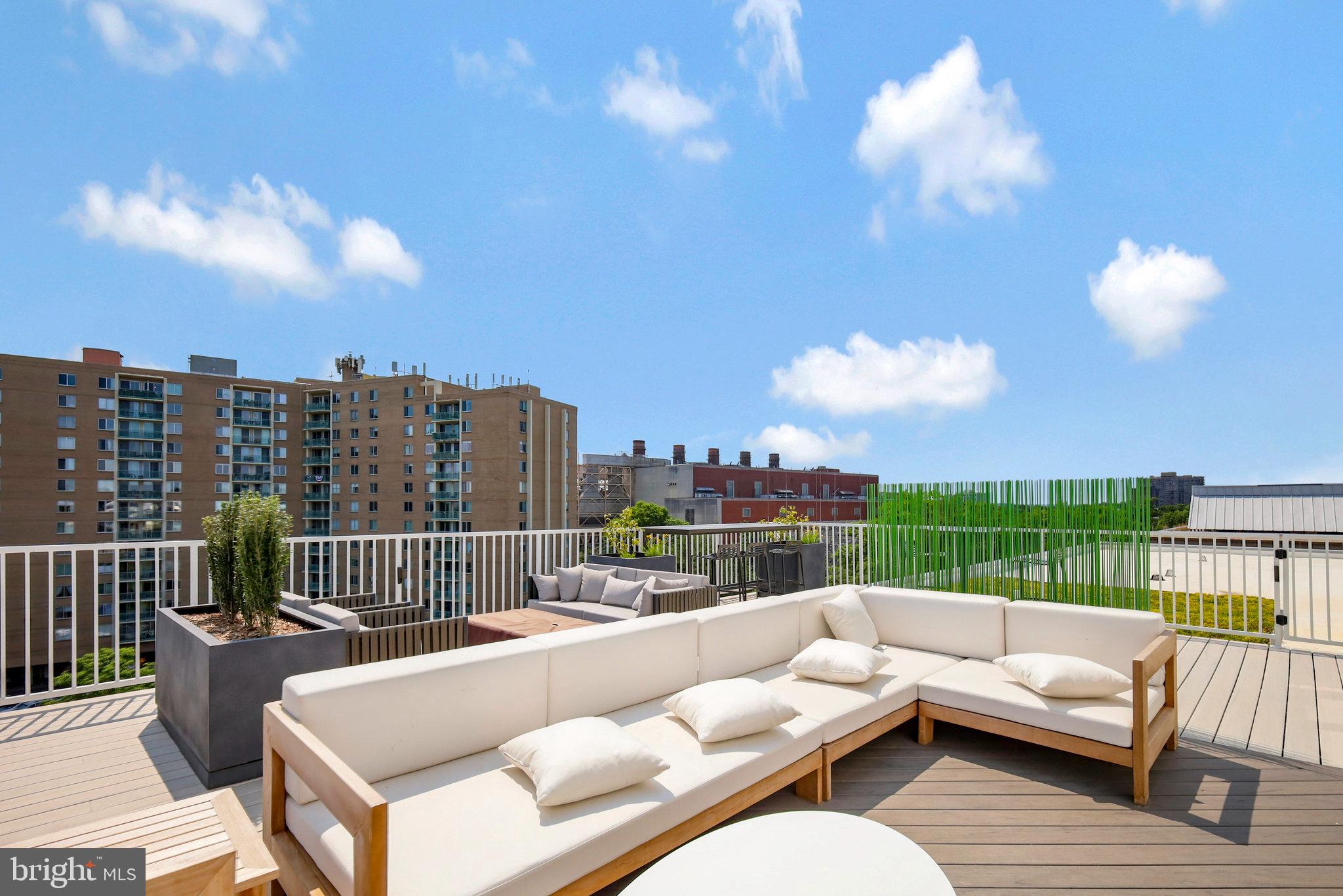 635 SLATERS LANE 305