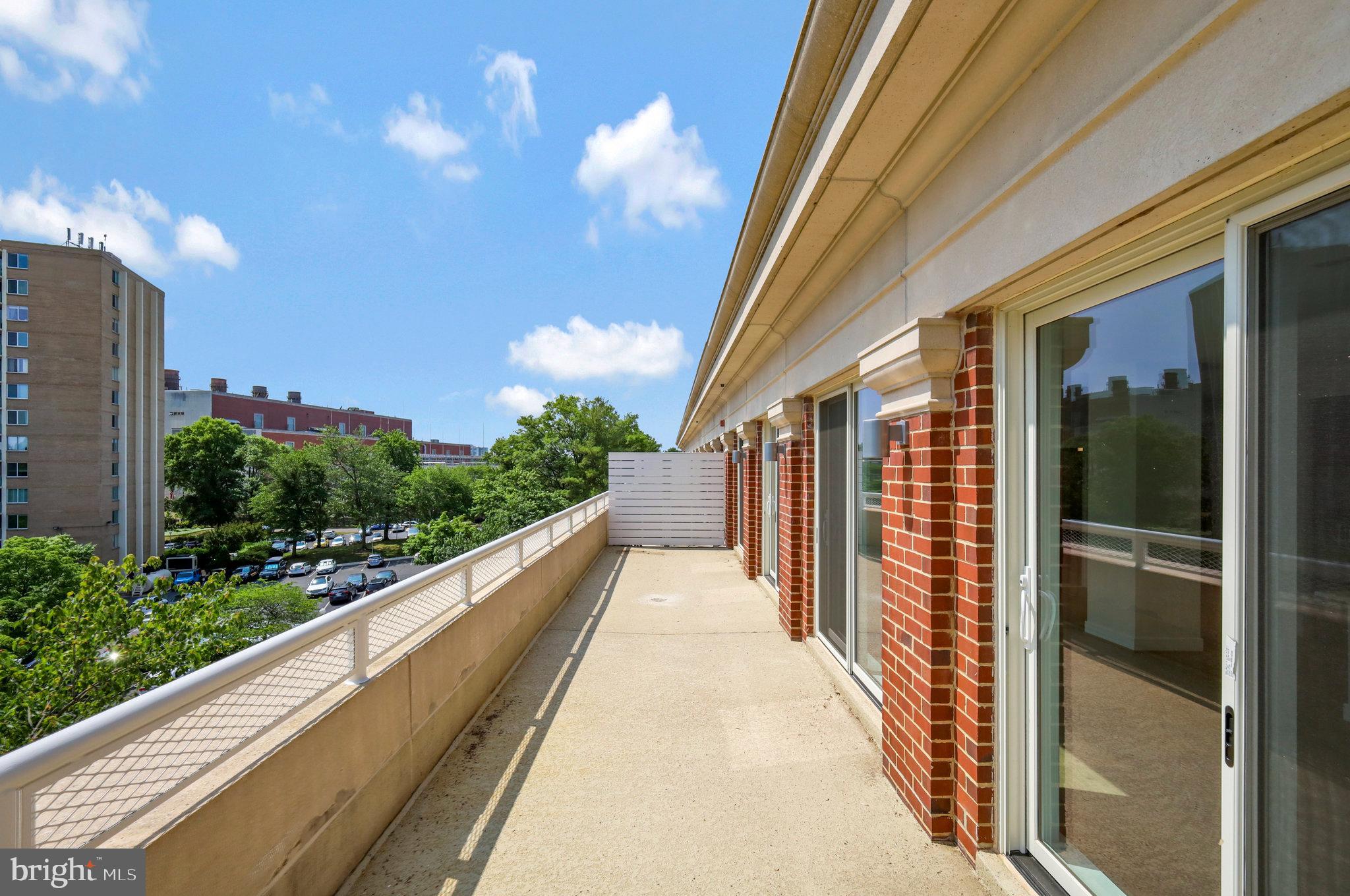 635 SLATERS LANE 305