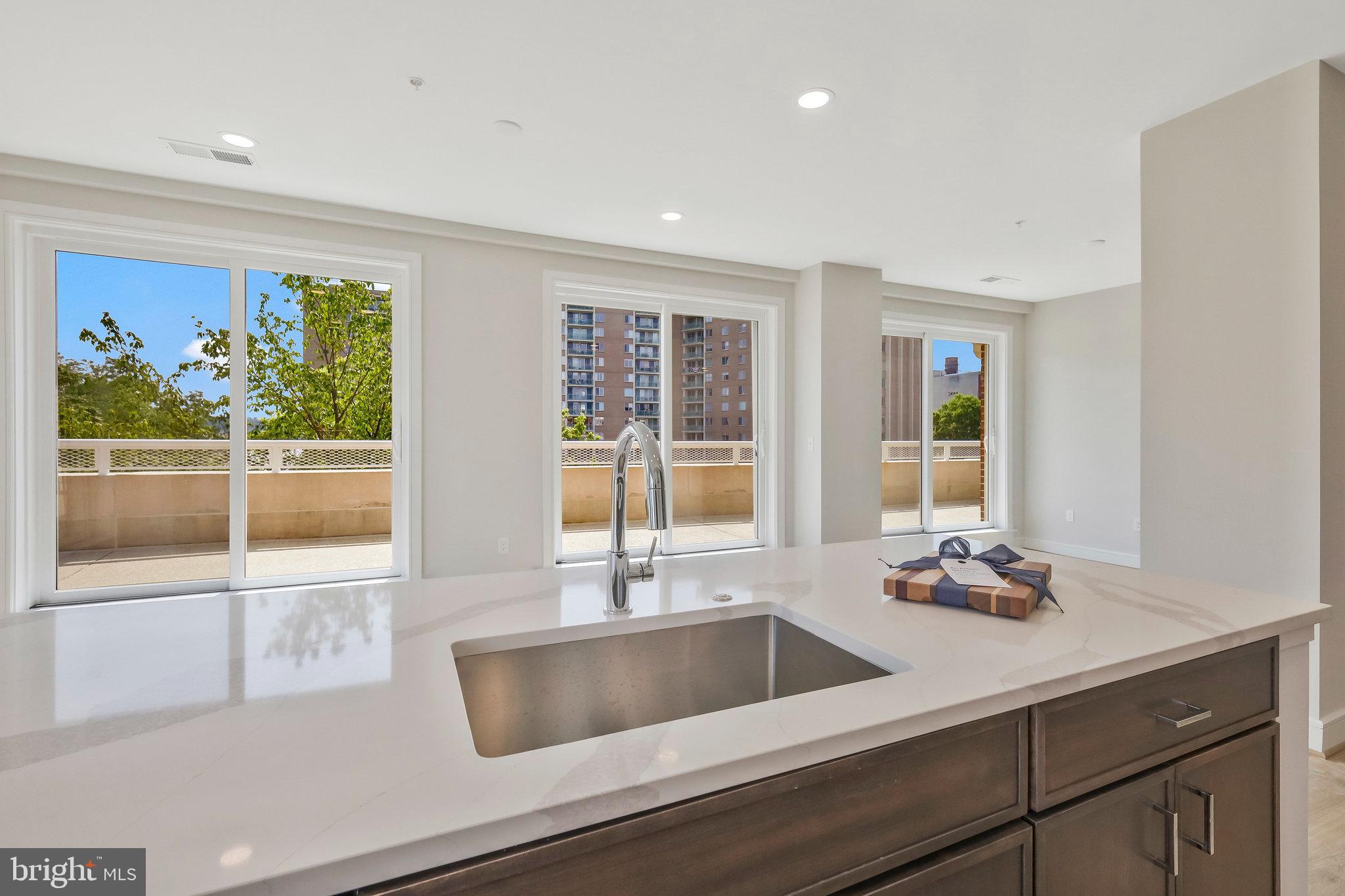 635 SLATERS LANE 305