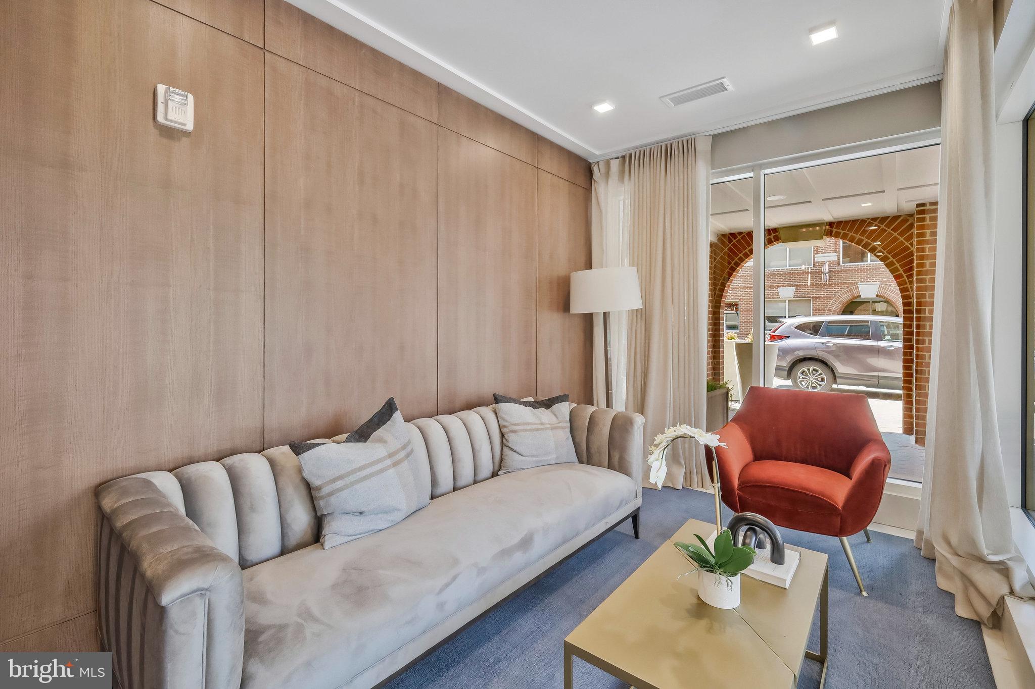 635 SLATERS LANE 305