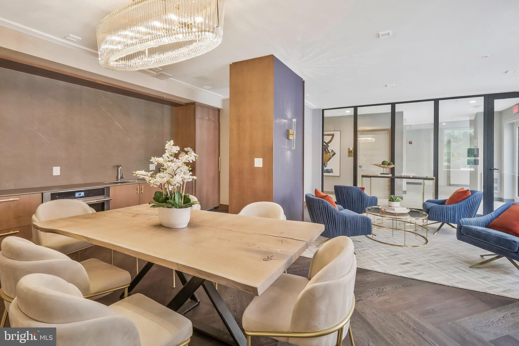 635 SLATERS LANE 305