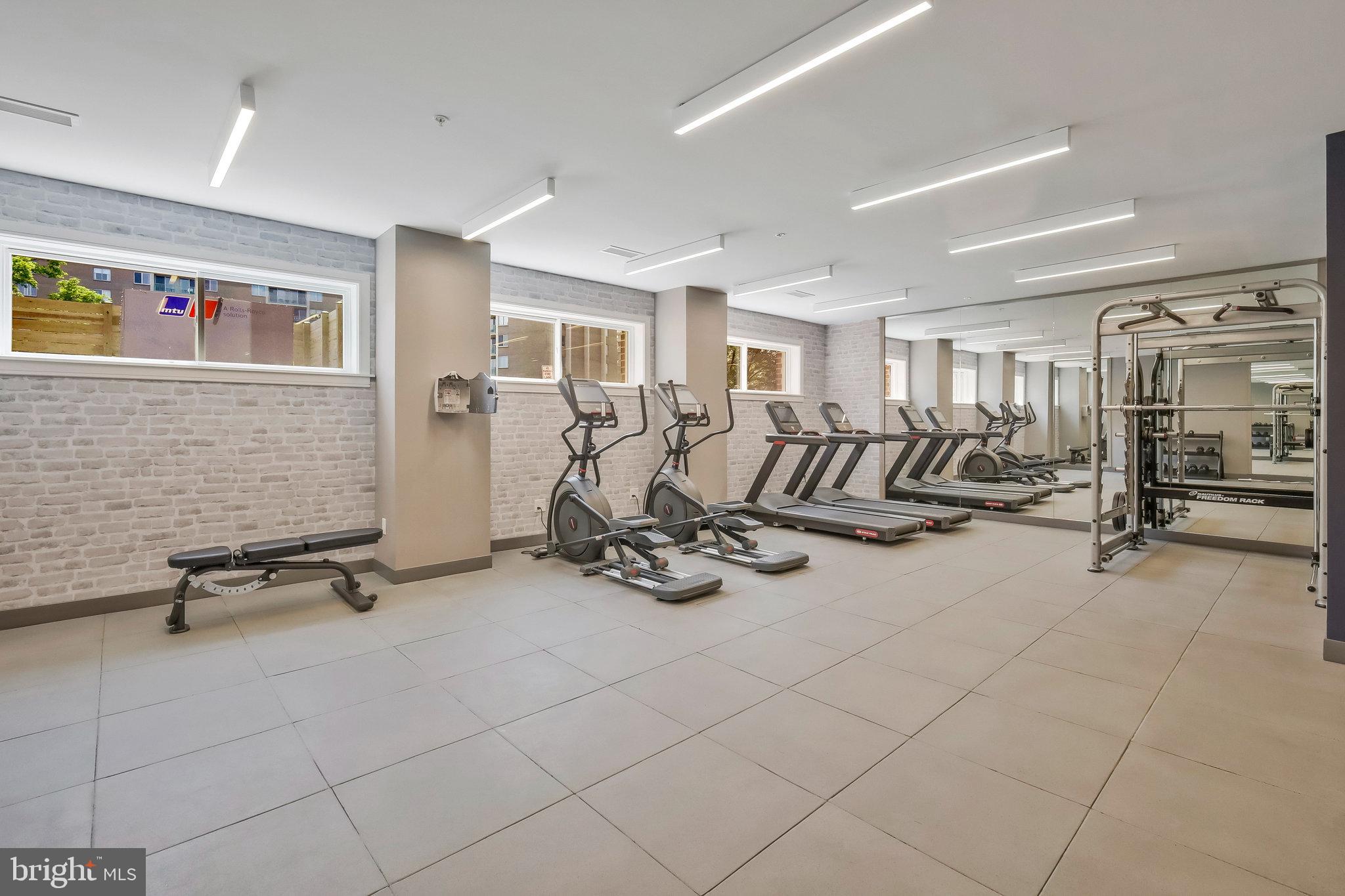 635 SLATERS LANE 305