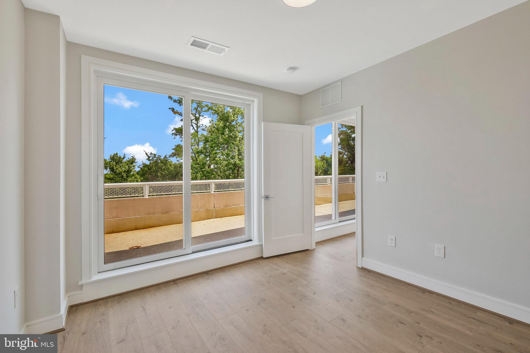 635 SLATERS LANE 305