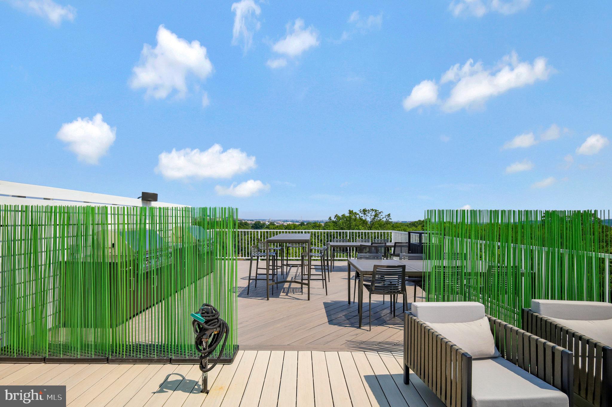 635 SLATERS LANE 305