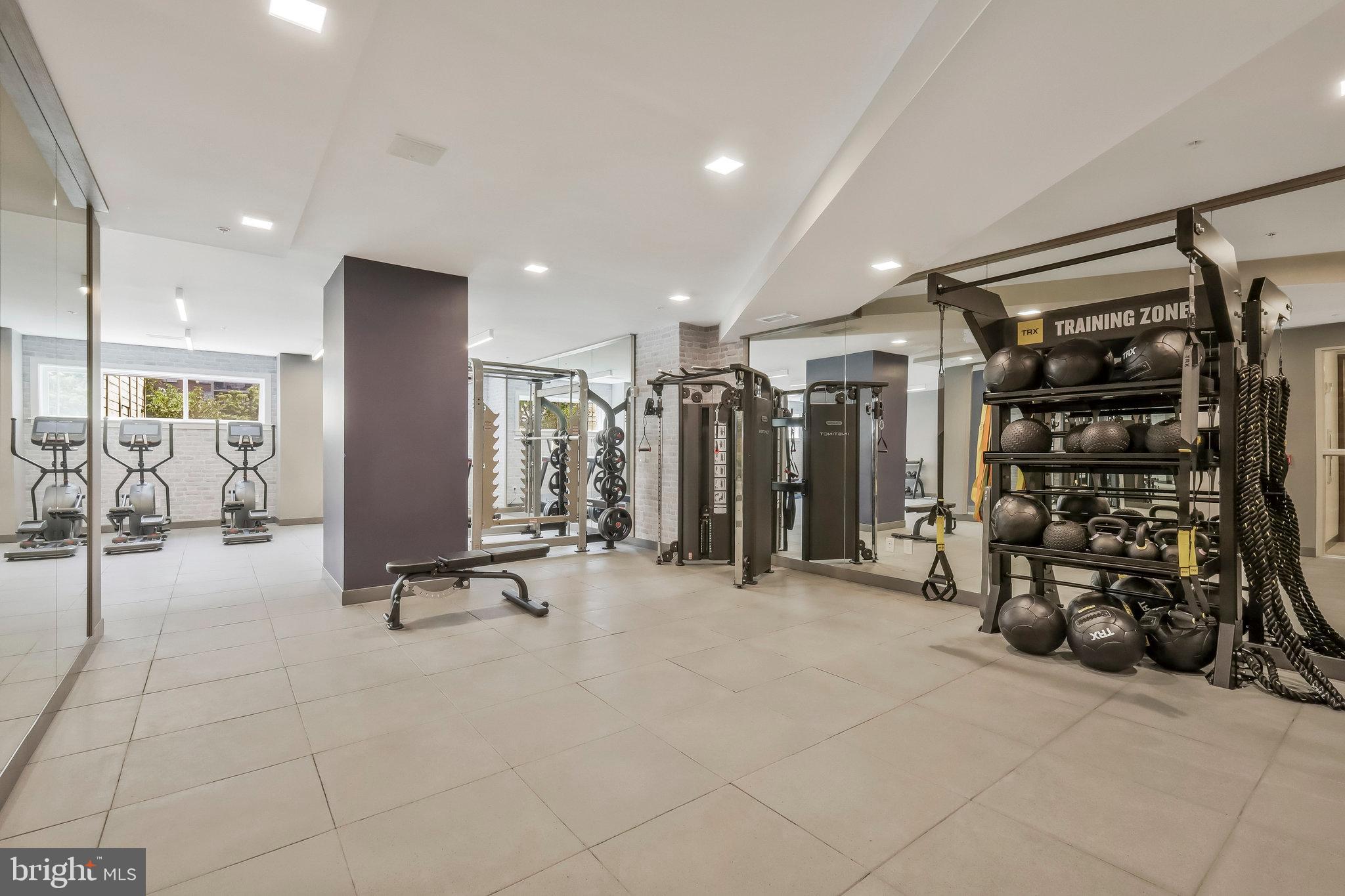 635 SLATERS LANE 305