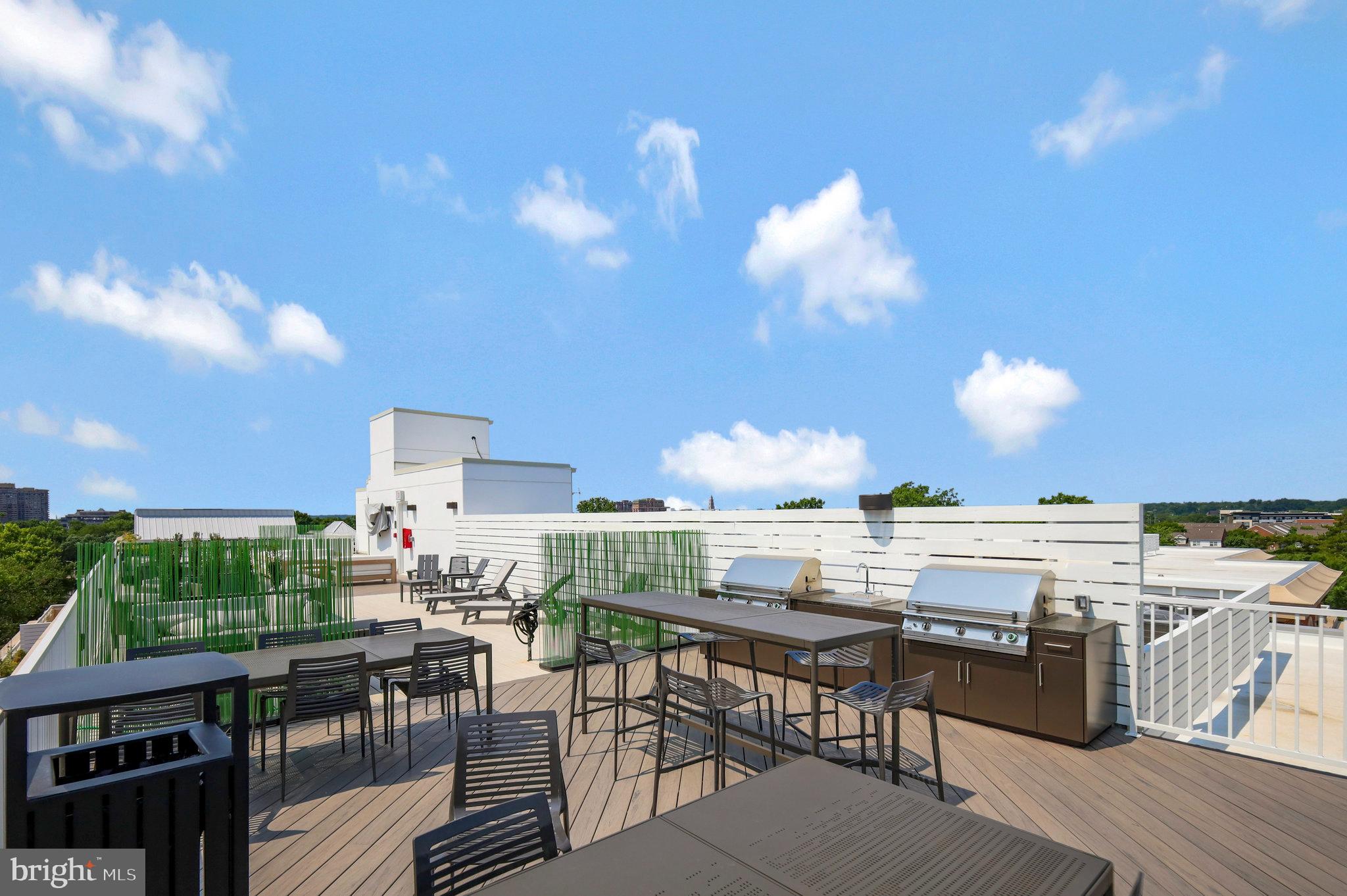 635 SLATERS LANE 305