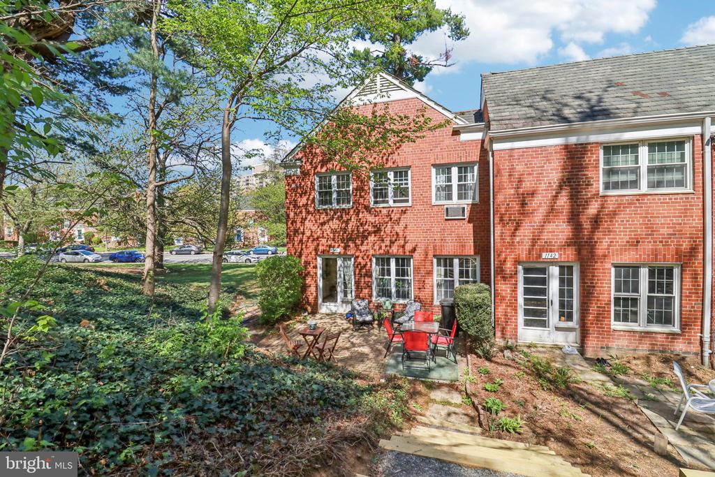 1144 VALLEY DRIVE
