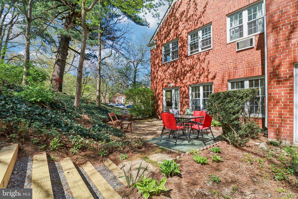 1144 VALLEY DRIVE