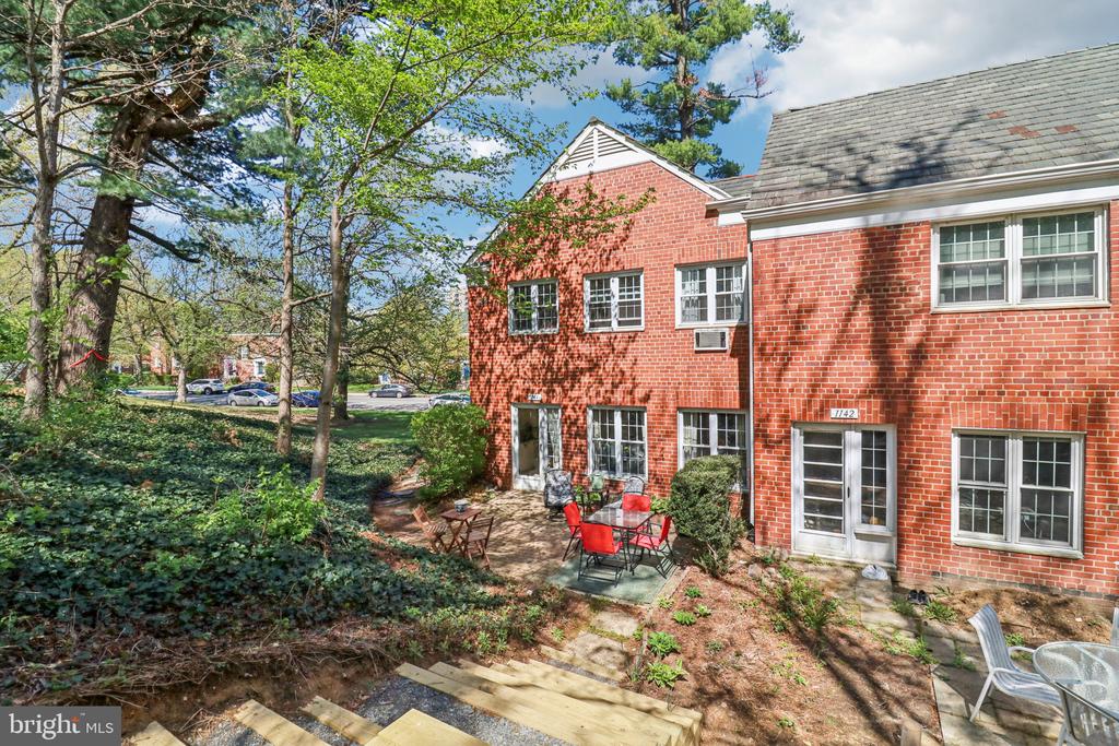 1144 VALLEY DRIVE