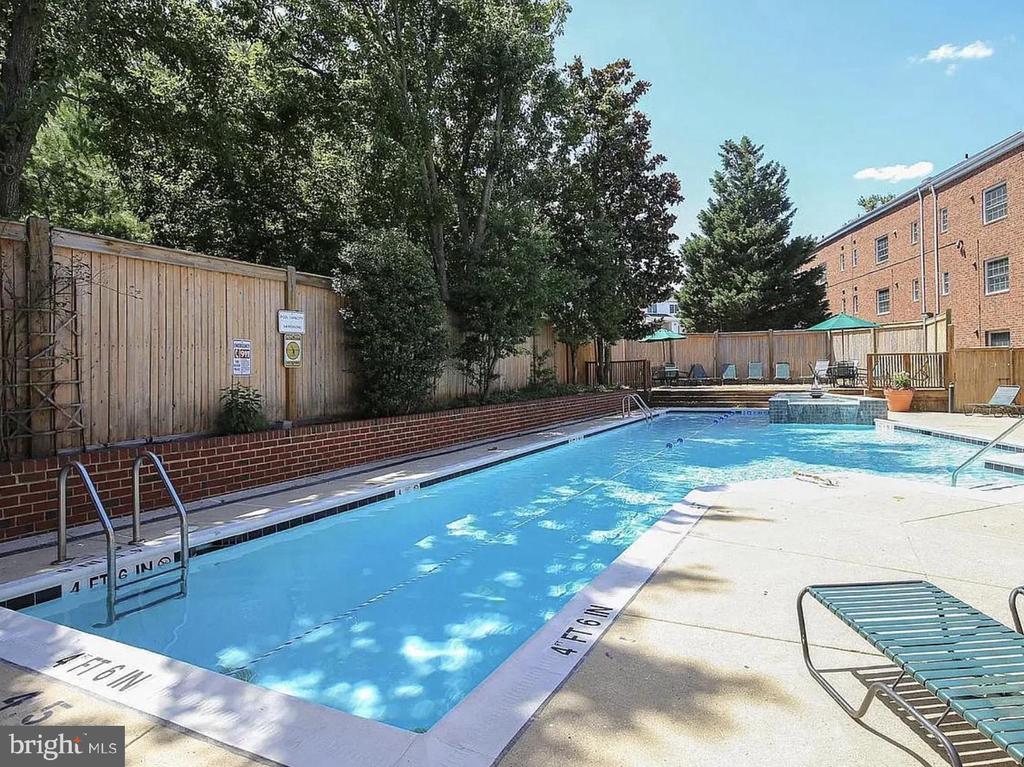 1722 W ABINGDON DRIVE Unit: 301