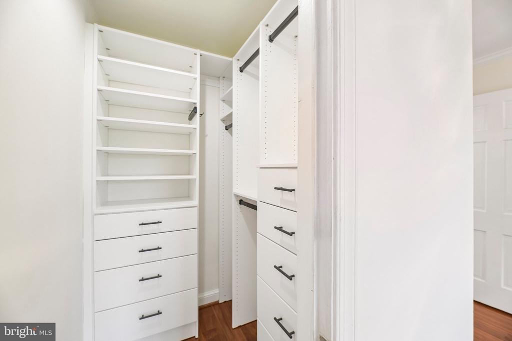 1722 W ABINGDON DRIVE Unit: 301