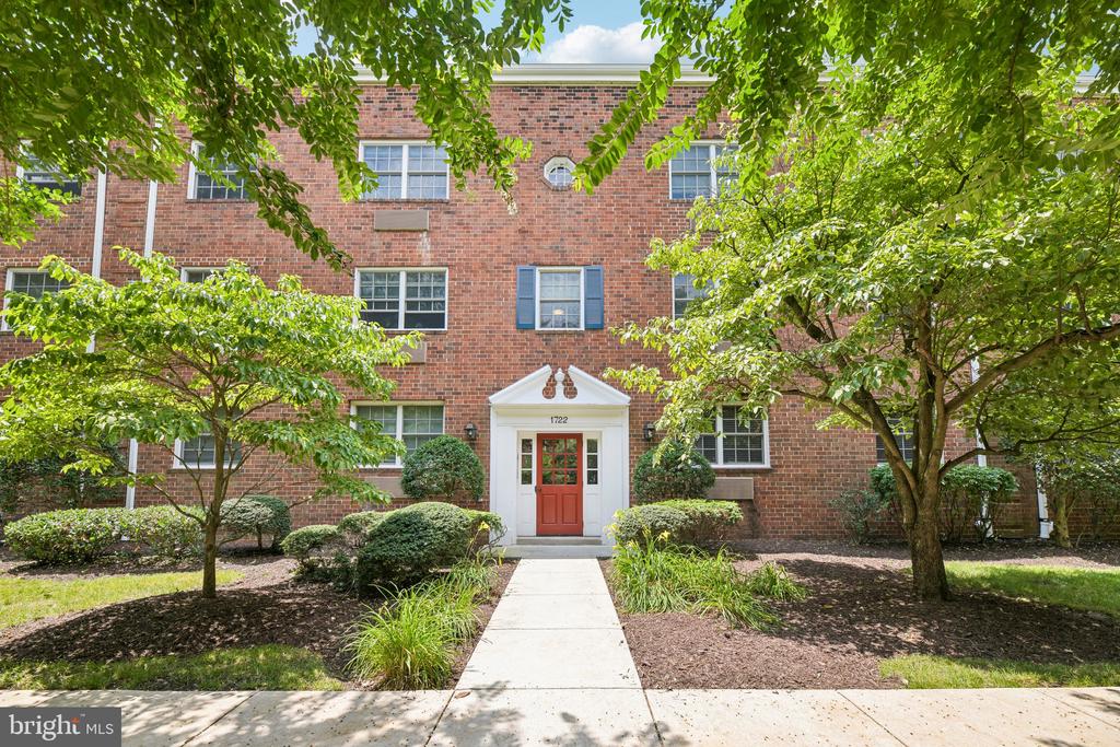 1722 W ABINGDON DRIVE Unit: 301