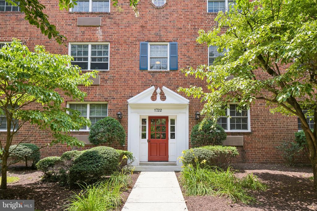 1722 W ABINGDON DRIVE Unit: 301