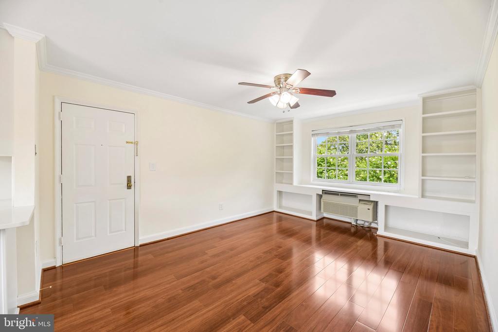 1722 W ABINGDON DRIVE Unit: 301