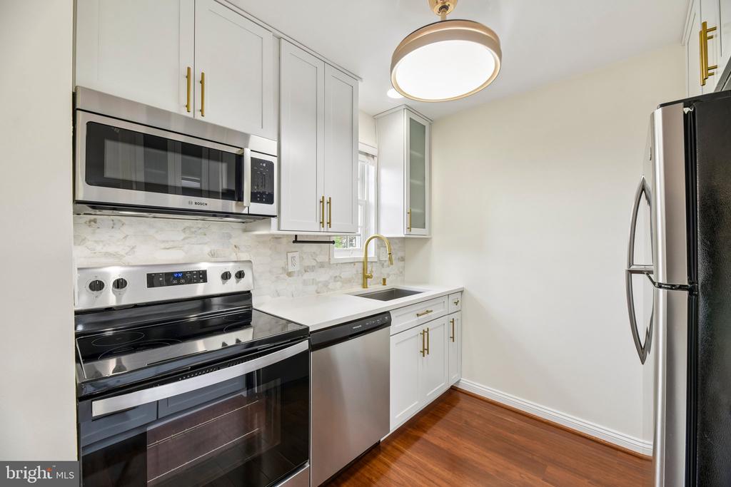 1722 W ABINGDON DRIVE Unit: 301