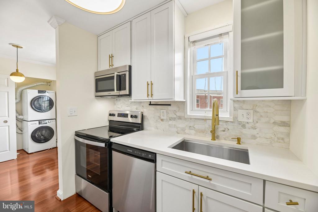 1722 W ABINGDON DRIVE Unit: 301