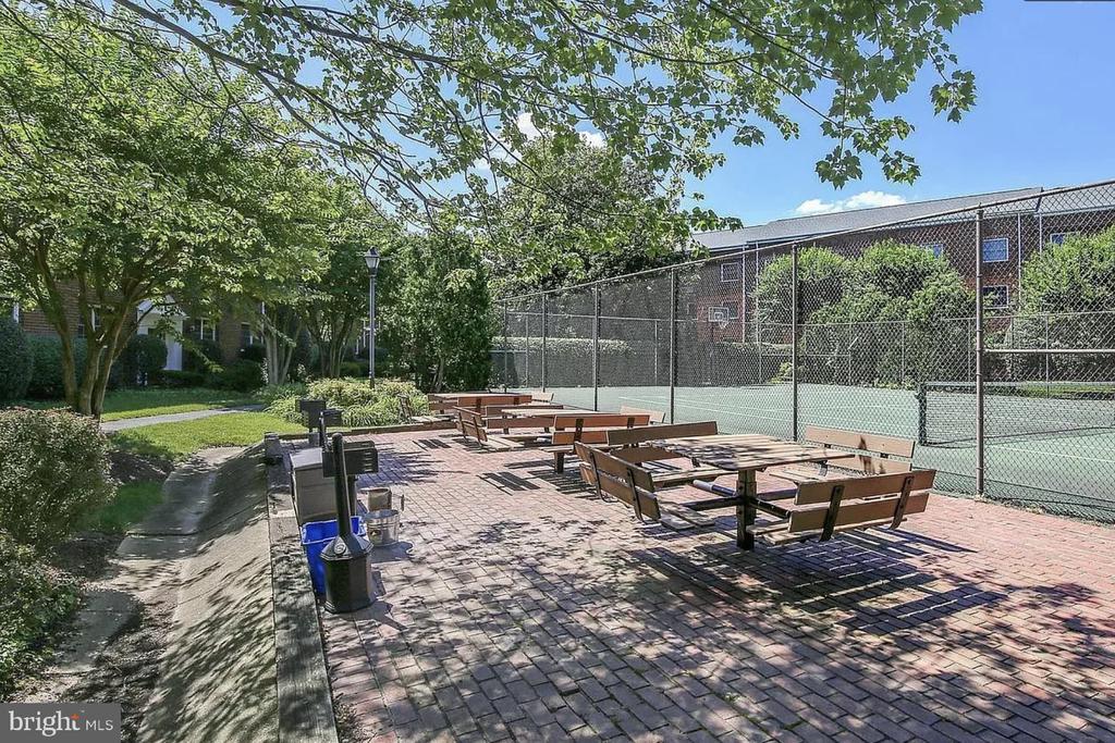 1722 W ABINGDON DRIVE Unit: 301