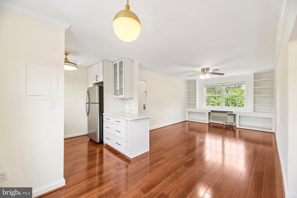 1722 W ABINGDON DRIVE Unit: 301