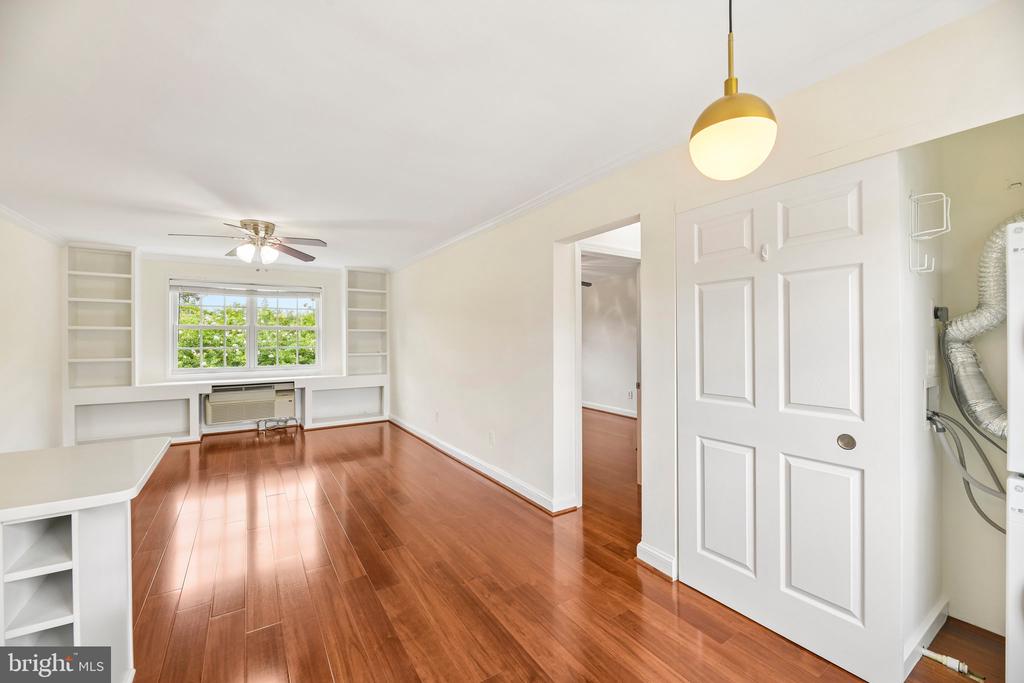 1722 W ABINGDON DRIVE Unit: 301