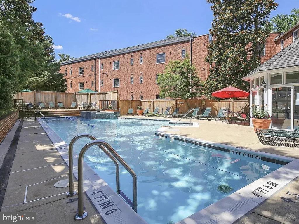 1722 W ABINGDON DRIVE Unit: 301