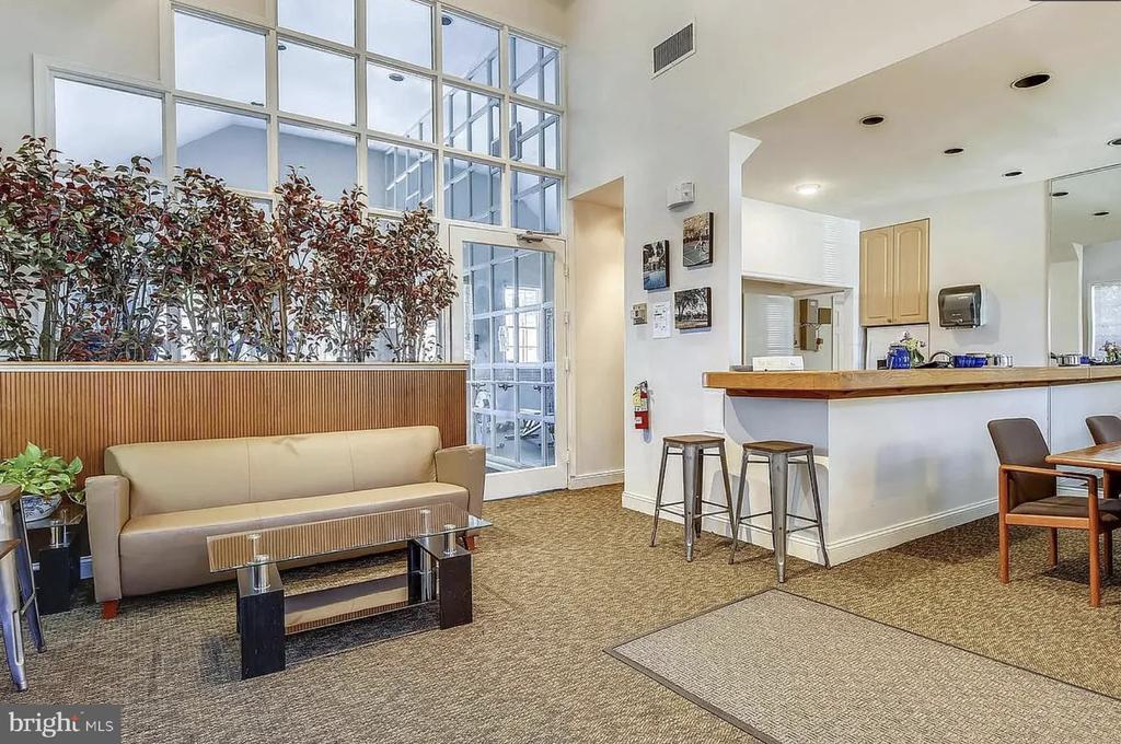1722 W ABINGDON DRIVE Unit: 301