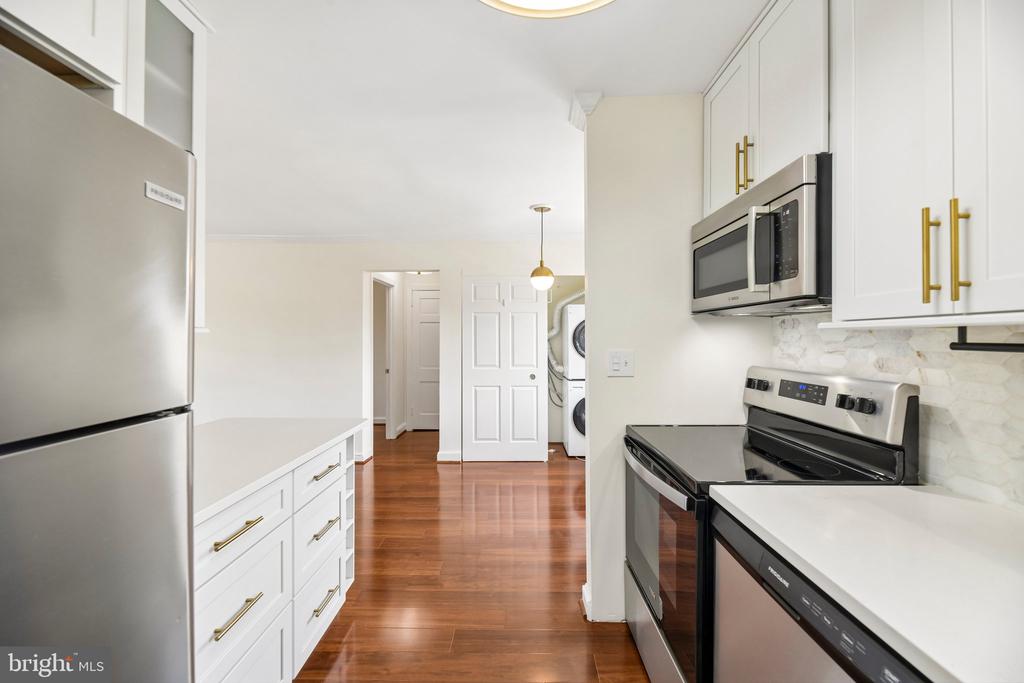 1722 W ABINGDON DRIVE Unit: 301