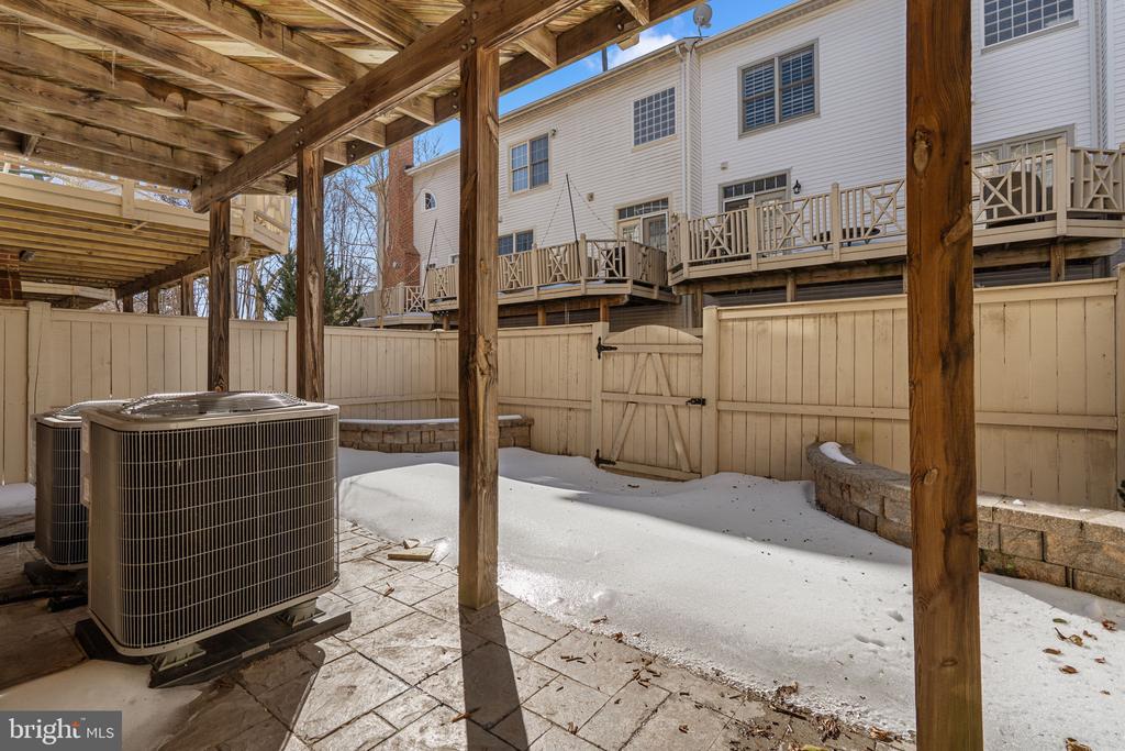 10505 CAPTAIN JOHN SMITH COURT