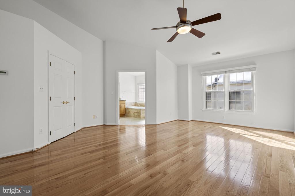 10505 CAPTAIN JOHN SMITH COURT