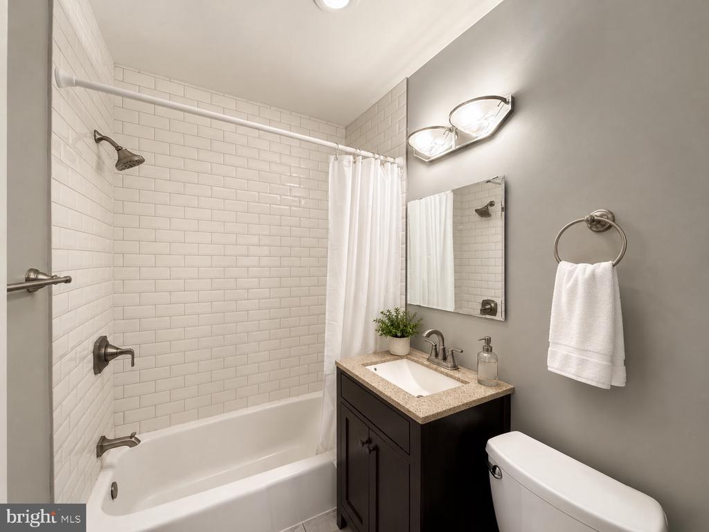 3830 LYNDHURST DRIVE Unit: 303