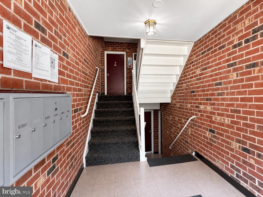 3830 LYNDHURST DRIVE Unit: 303
