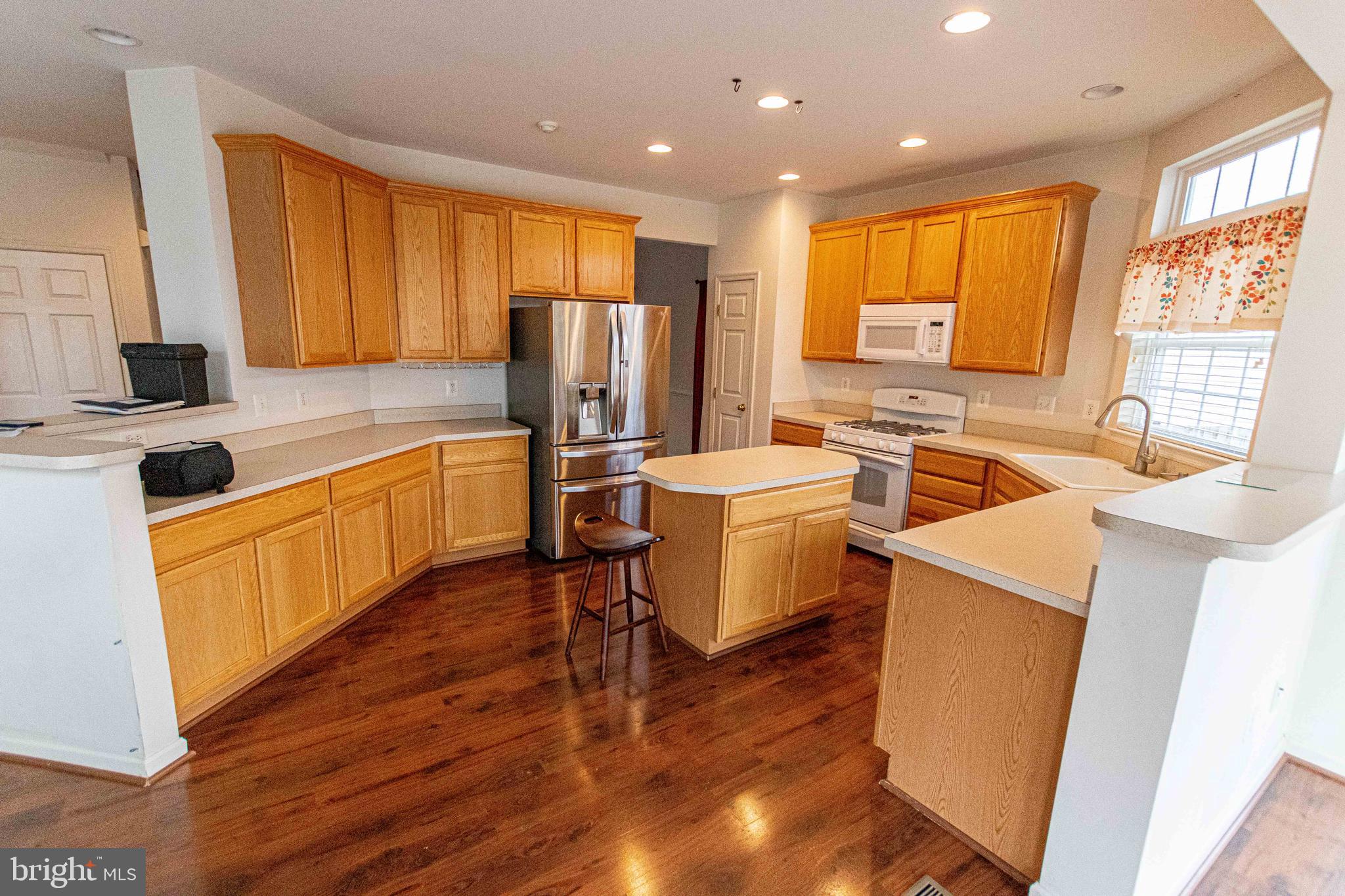 6679 CLARKES MEADOW DRIVE