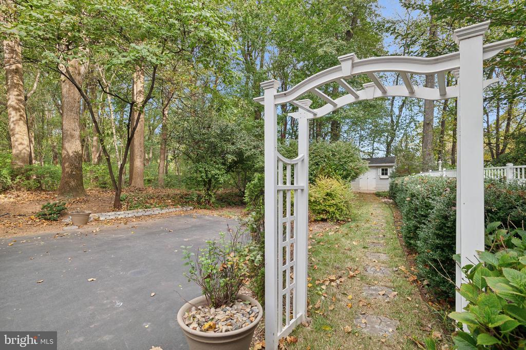 5479 ROSEHAVEN COURT
