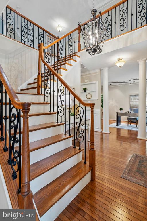 5479 ROSEHAVEN COURT