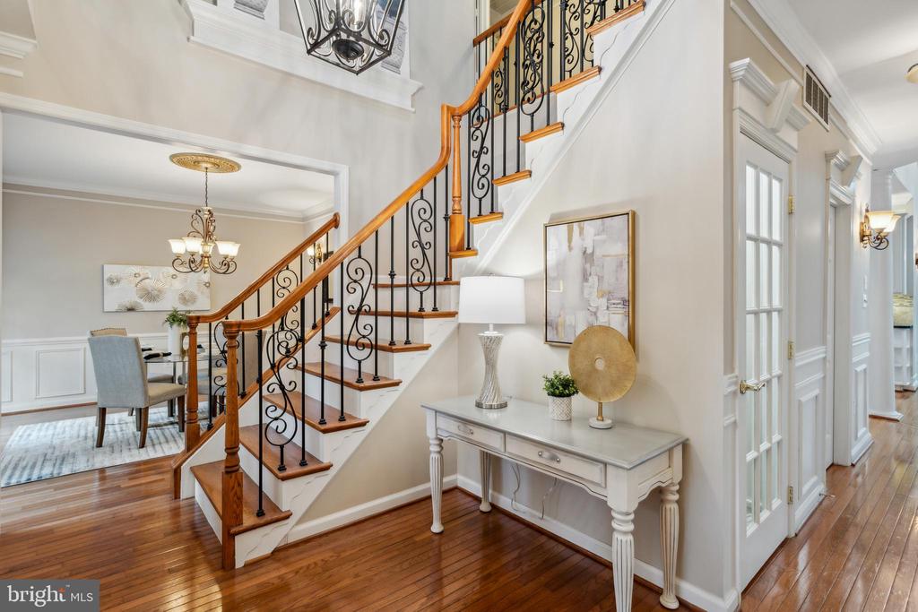 5479 ROSEHAVEN COURT