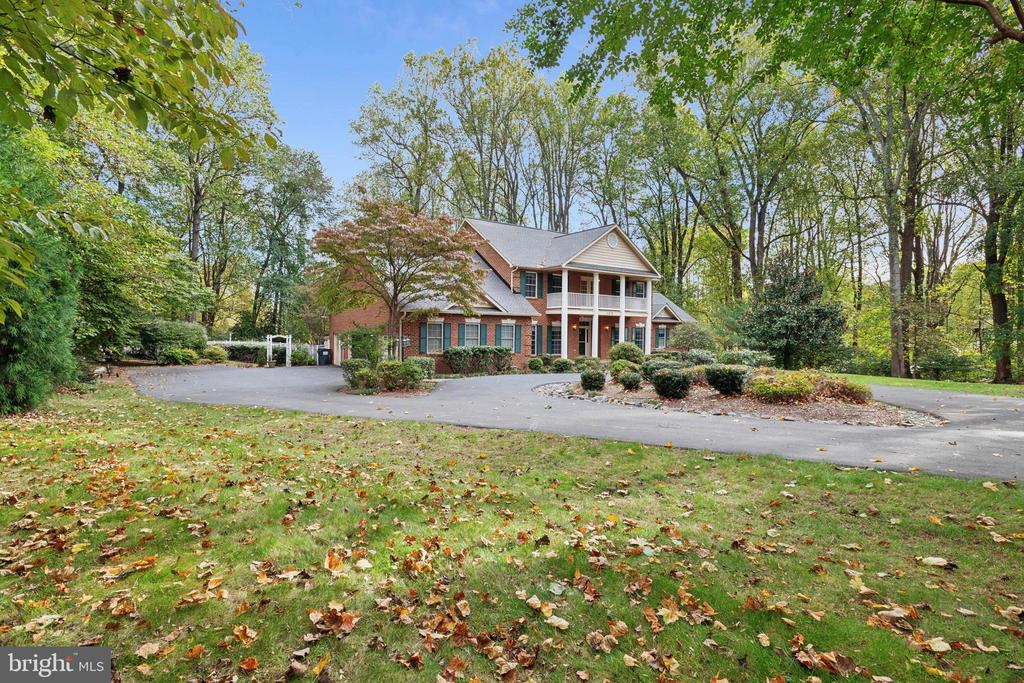 5479 ROSEHAVEN COURT