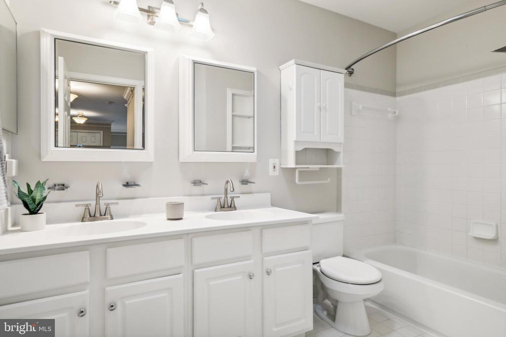 5479 ROSEHAVEN COURT