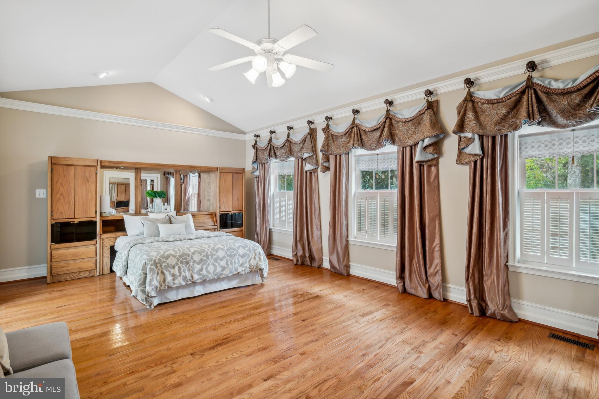 5479 ROSEHAVEN COURT