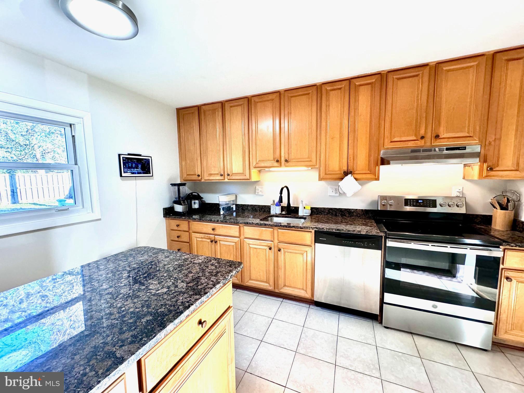 1218 SUMMERFIELD DRIVE