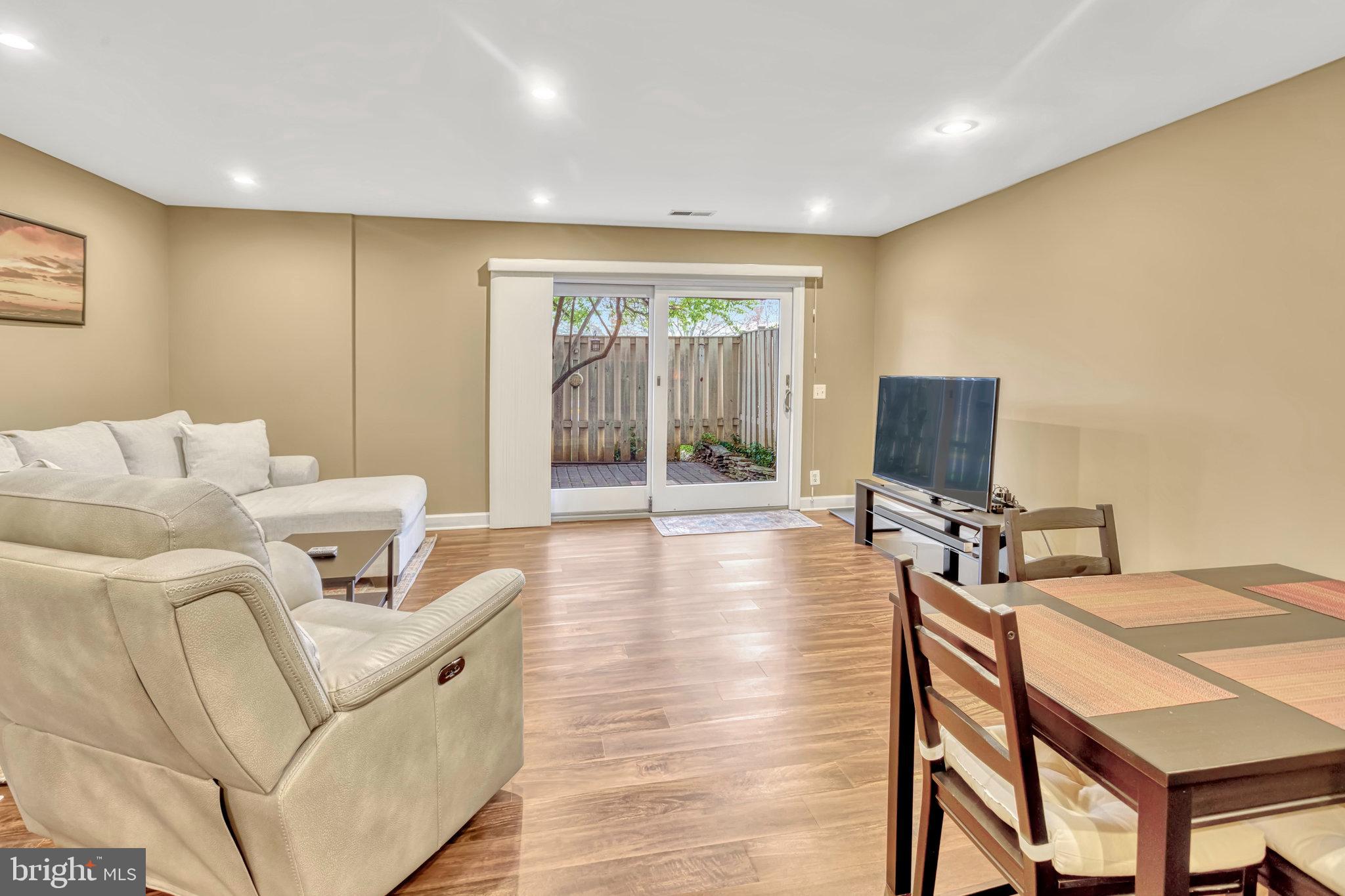 2726 GLENGYLE DRIVE 8