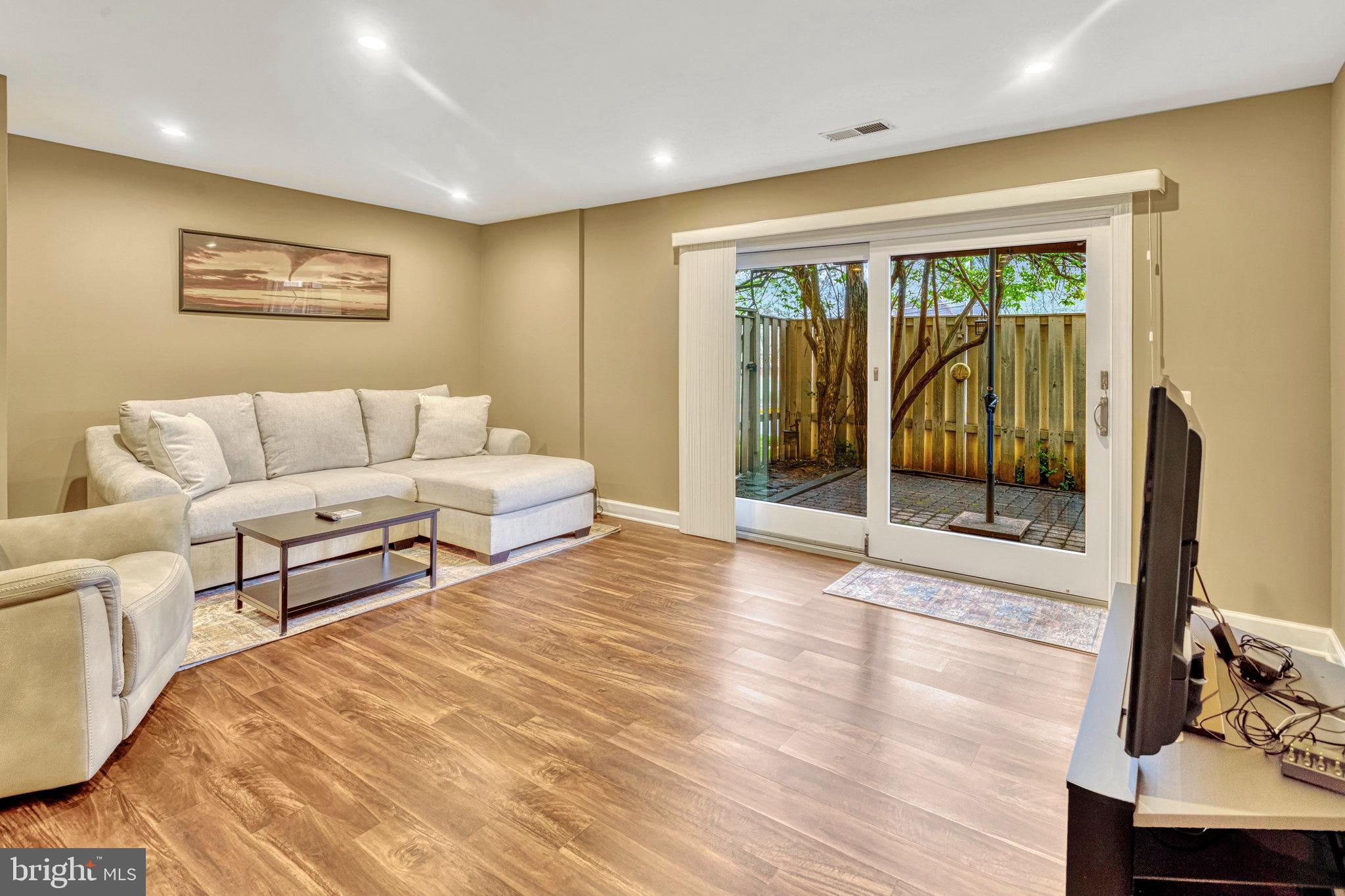 2726 GLENGYLE DRIVE 8