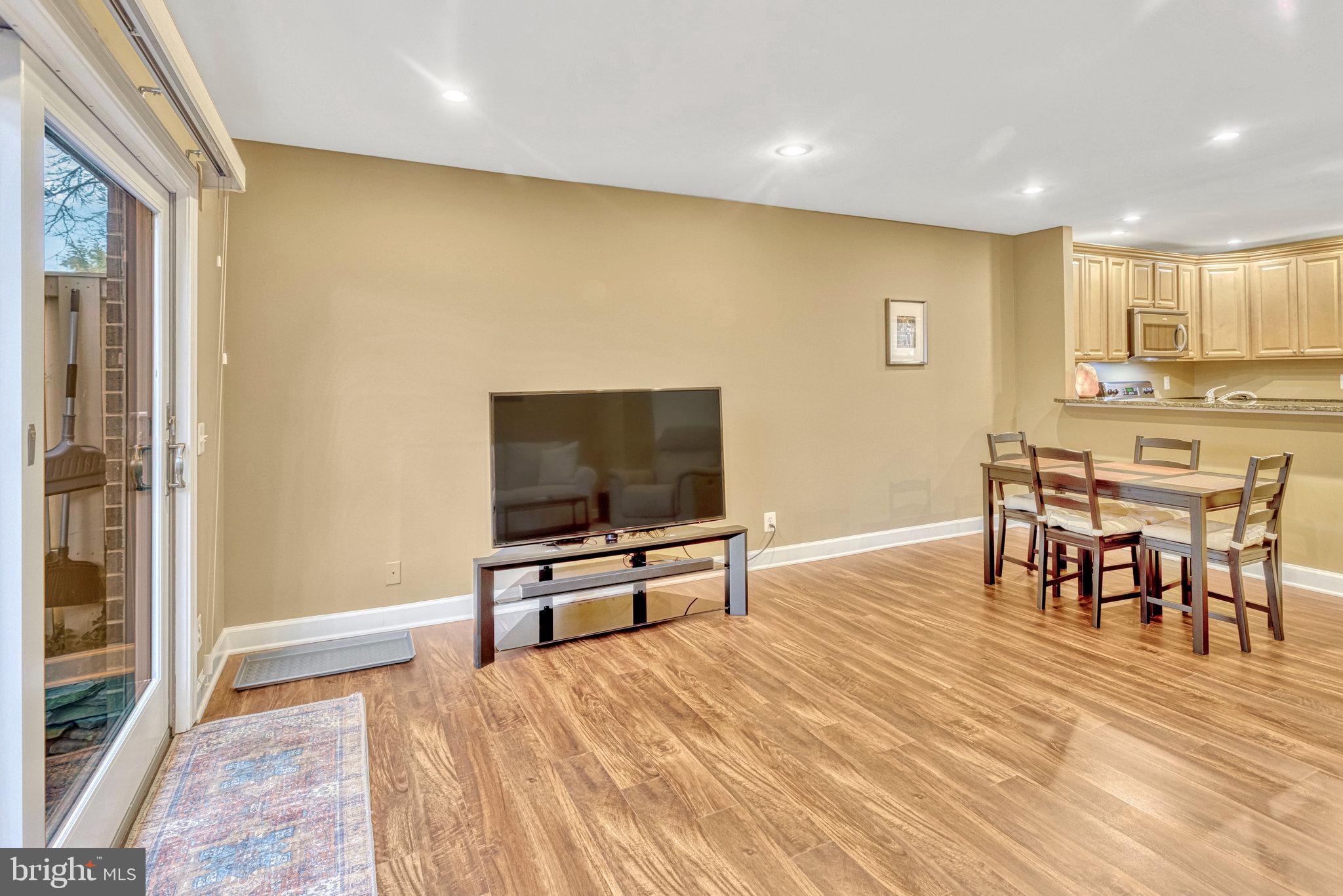 2726 GLENGYLE DRIVE 8