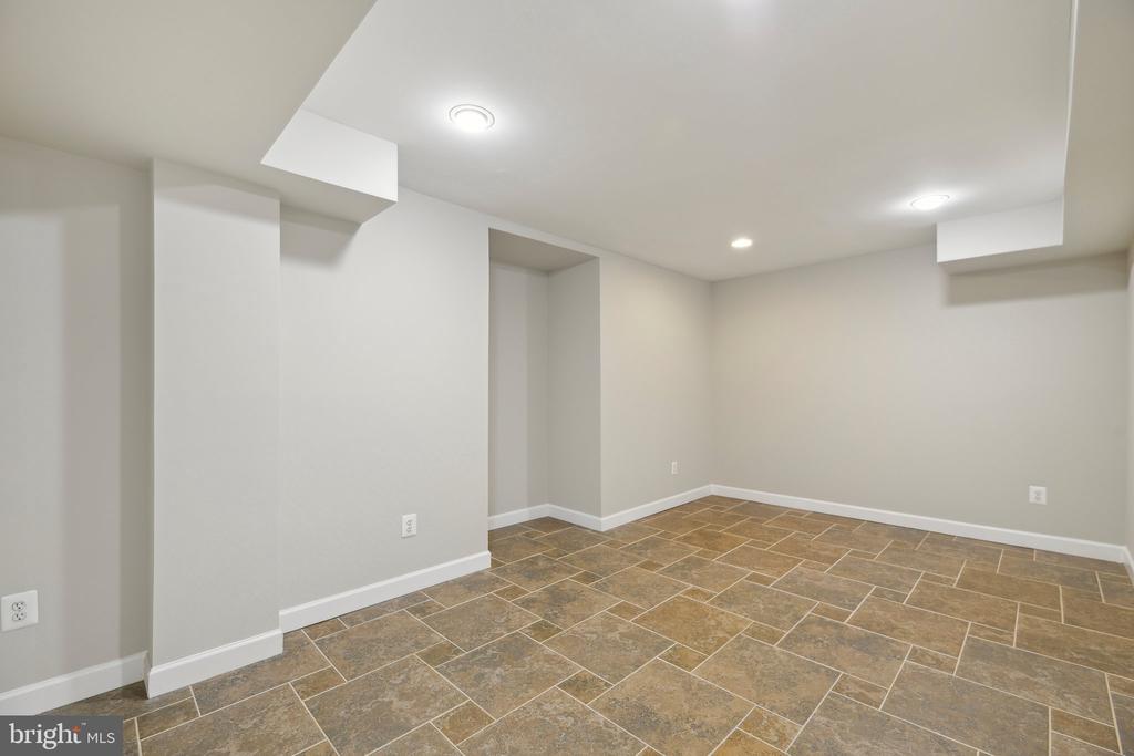 5307 HAMPTON FOREST WAY